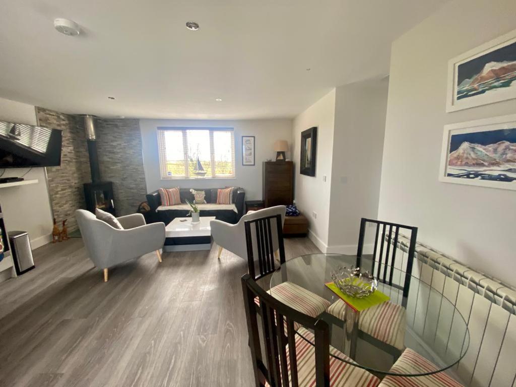 2 Bedroom Cottage Sleeps 4, With Pool Use, Sennen Dış mekan fotoğraf