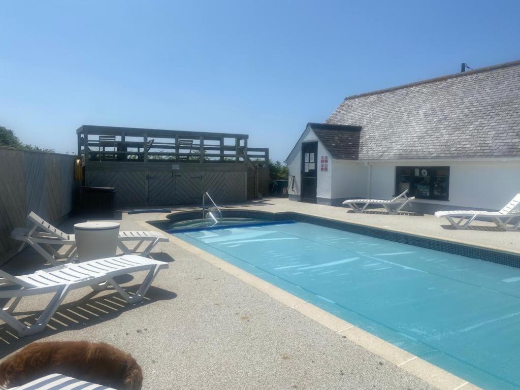 2 Bedroom Cottage Sleeps 4, With Pool Use, Sennen Dış mekan fotoğraf